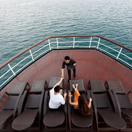 Emeraude Classic Cruises Hạ Long Extérieur photo