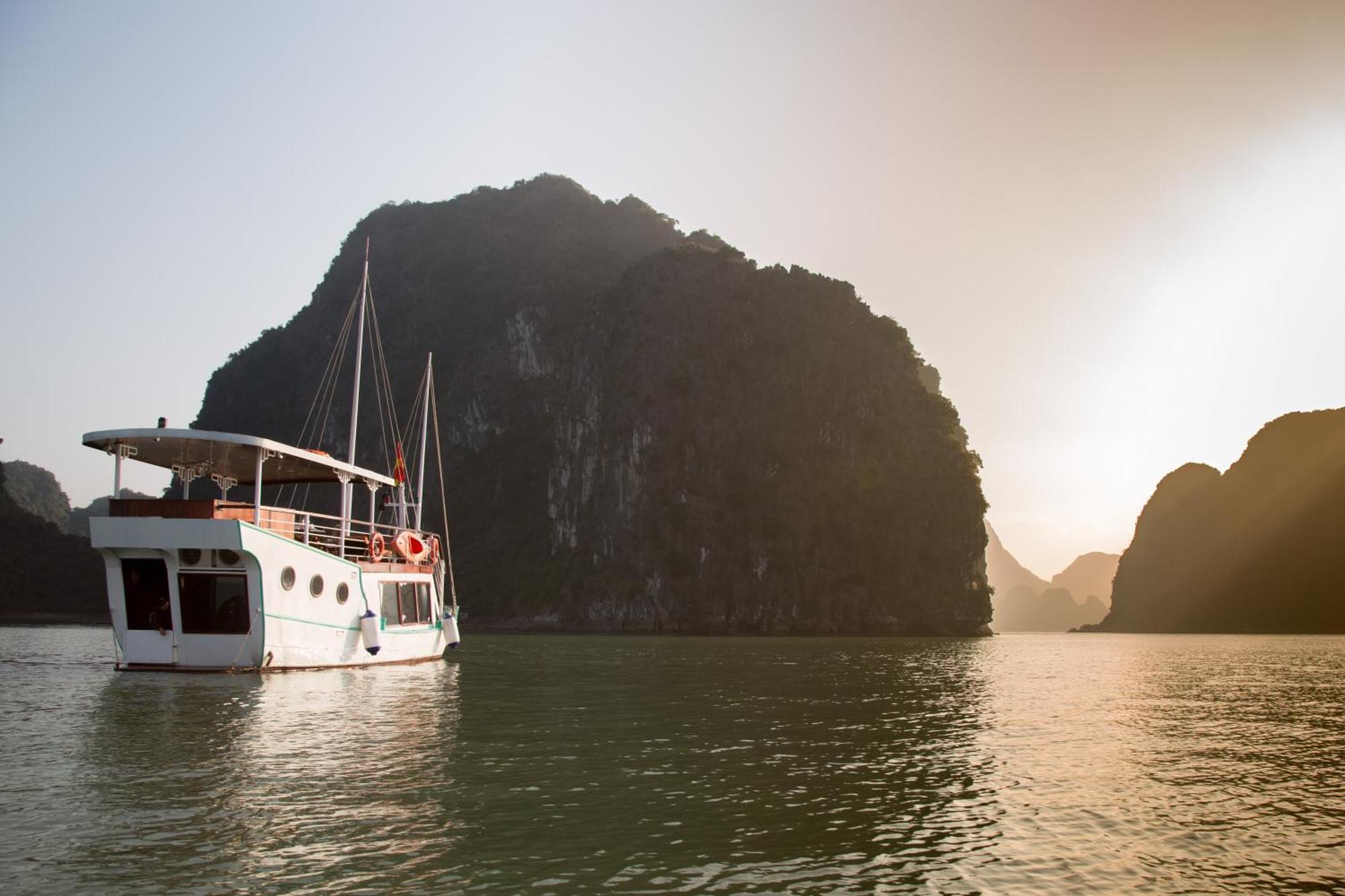 Hotel Emeraude Classic Cruises à Hạ Long Extérieur photo