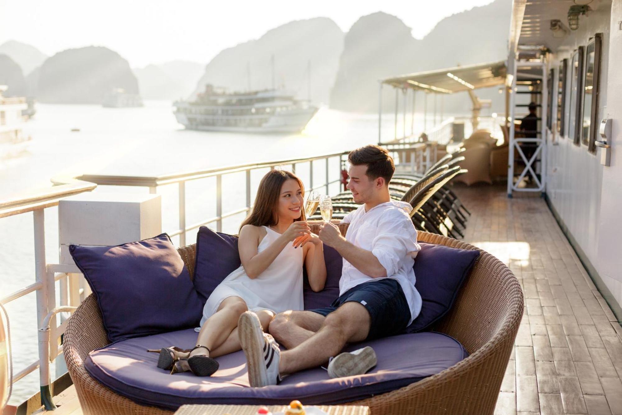 Emeraude Classic Cruises Hạ Long Extérieur photo